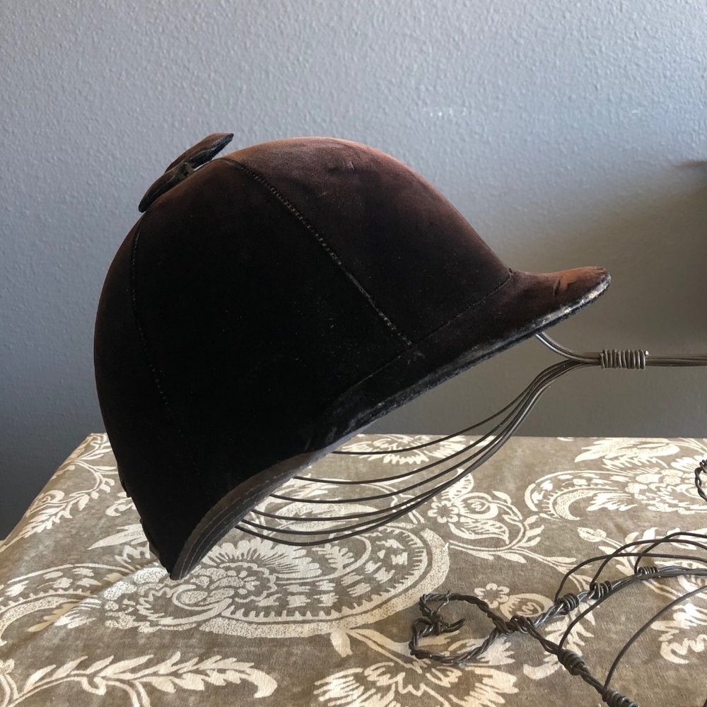 Antique,Child's English riding helmet, black felt